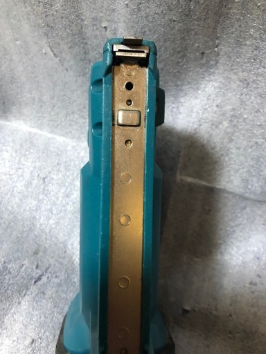 マキタ充電式タッカ、中古美品、ST111、本体のみ