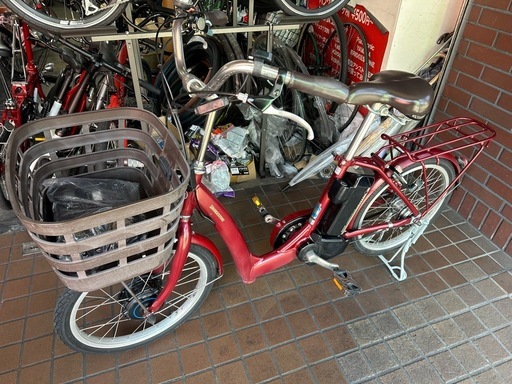 ★美品★20インチ　ブリヂストン電動アシスト自転車　走りながら充電　内装３段変速　ベルトドライブ　　ルビーレッド