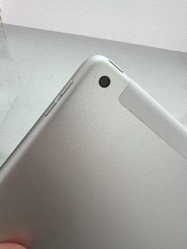 美品　 iPad(第8世代)  128GB セルラーモデル　 SIMフリー