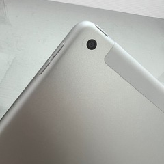 美品　 iPad(第8世代)  128GB セルラーモデル　 SIMフリーの画像