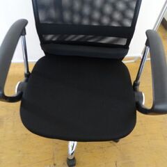在番111メッシュチェア●デスクチェア●回転チェア●OAチェア/ブラック「腰楽」オフィスコム☆札幌市白石区/店頭お引取り歓迎【自社配送は札幌市内限定】藻岩倉庫の画像