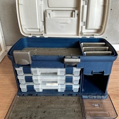 ジャンク品釣りボックスの画像