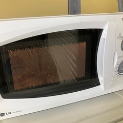 冷蔵庫と電子レンジのセットの画像