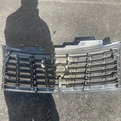 E51 エルグランドハイウェイスター　　フロントグリル
の画像