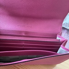 お話し中★𝐌𝐈𝐂𝐇𝐀𝐄𝐋 𝐊𝐎𝐑𝐒長財布の画像