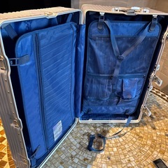 大型 スーツケースの画像