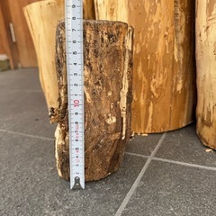 パチパチ弾ける音🎶を楽しむ、広葉樹の贅沢ミニトーチ🔥薪🪵の画像