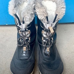 22.5〜23.5㌢ Quechua ファー付き ブーツの画像