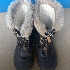 22.5〜23.5㌢ Quechua ファー付き ブーツの画像