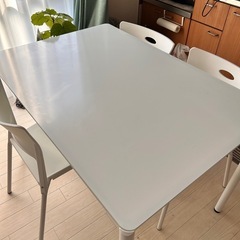 ダイニングテーブル・椅子つきの画像