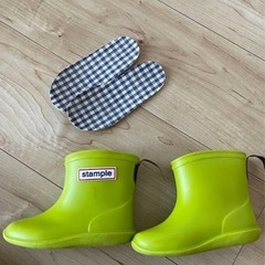 ベビー用品　長靴　14㌢　雨の日の画像