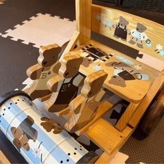 木馬と手押し車の画像