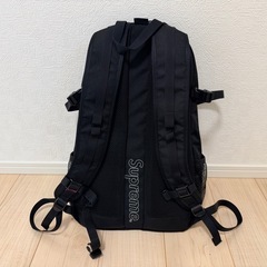 Supremeリュック　ブラック　シュプリームリュック　ステッカー付きの画像