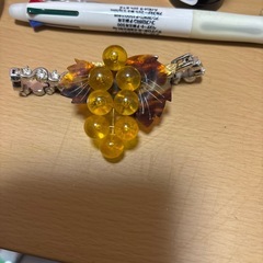 鼈甲と琥珀のブローチの画像