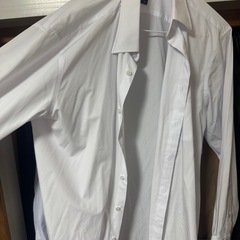 白いシャツの画像