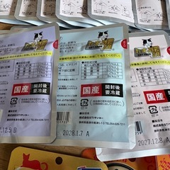 猫フード猫えさパウチ、ドライフード、ペットシーツまとめての画像