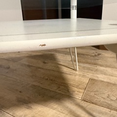 折りたたみ式ガラステーブルの画像