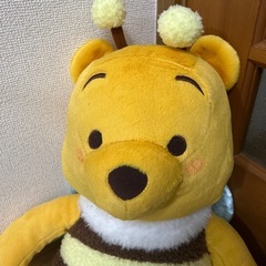 くまのプーさん スーパーラージぬいぐるみ みつばちＶｅｒ．の画像