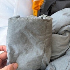 【良品】ユニクロ シームレスダウンパーカ グレー XLサイズ (防風/撥水)の画像