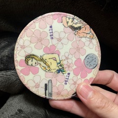 stila 手鏡、ブラシ、ポーチの画像