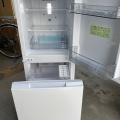 f●t■シャープSHARP・ノンフロン冷凍冷蔵庫152L・2ドア【SJ-15E9】ホワイト【2022年製】つけかえどっちでもドア/霜取不要
の画像