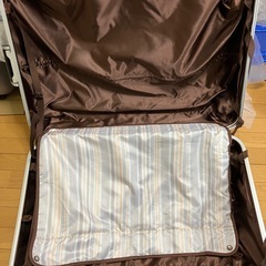 【ジャンク】特大・キャリーケース/スーツケースの画像