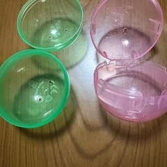 ガチャガチャ空ケース2種類の画像