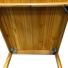 パイン無垢材 木製テーブル ナチュラル（700×700）の画像