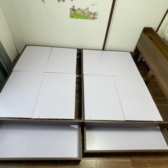 ダブルベッドの画像