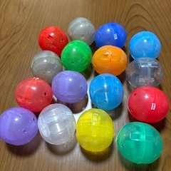 ガチャガチャ空カプセルの画像