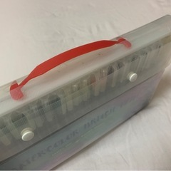 48本の筆ペンの画像