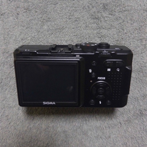 直接取引値下げ交渉可　
美品　SIGMA DP1 foveon x3  新品バッテリー