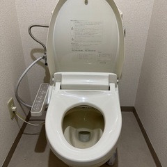 LIXIL製 シャワートイレ(ウォシュレット)の画像