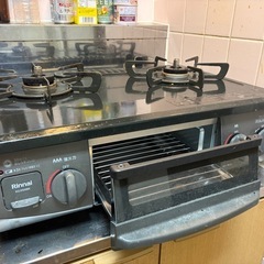 ガスコンロ・食器棚の画像