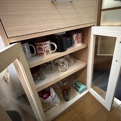 ガスコンロ・食器棚の画像