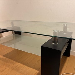 【4/19まで】モダンなガラス製センターテーブル（2段収納・美品）の画像