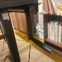 上下するワーキングデスクの画像