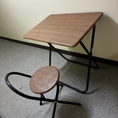 机と椅子セットの画像