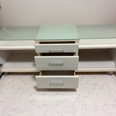 ガラス天板テレビ台（収納多め）※キャスター破損ありの画像