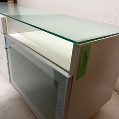 ガラス天板テレビ台（収納多め）※キャスター破損ありの画像