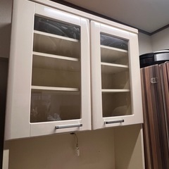 無料！全然使えます！食器棚の画像