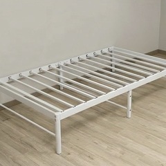 【0円/3月19日まで】シングルサイズ・白いパイプベッド（無料）引越しのためお譲りしますの画像
