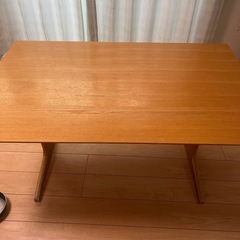 ダイニングテーブルの画像