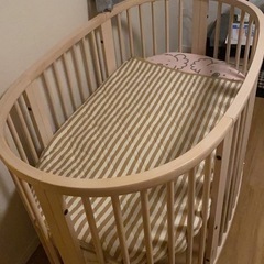 stokkeベビーベッドの画像