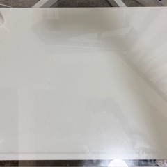 ガラステーブルの画像