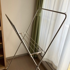 折りたためる物干しスタンドの画像