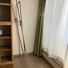 折りたためる物干しスタンドの画像