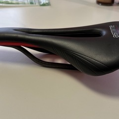 【astute】 SKYLITE VT カーボンレールサドルの画像