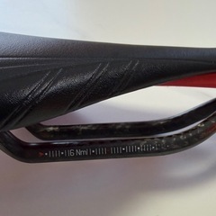 【astute】 SKYLITE VT カーボンレールサドルの画像