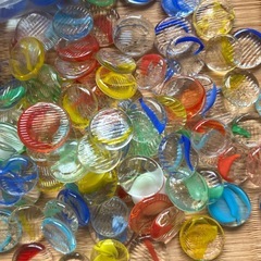 おはじきとビー玉の画像